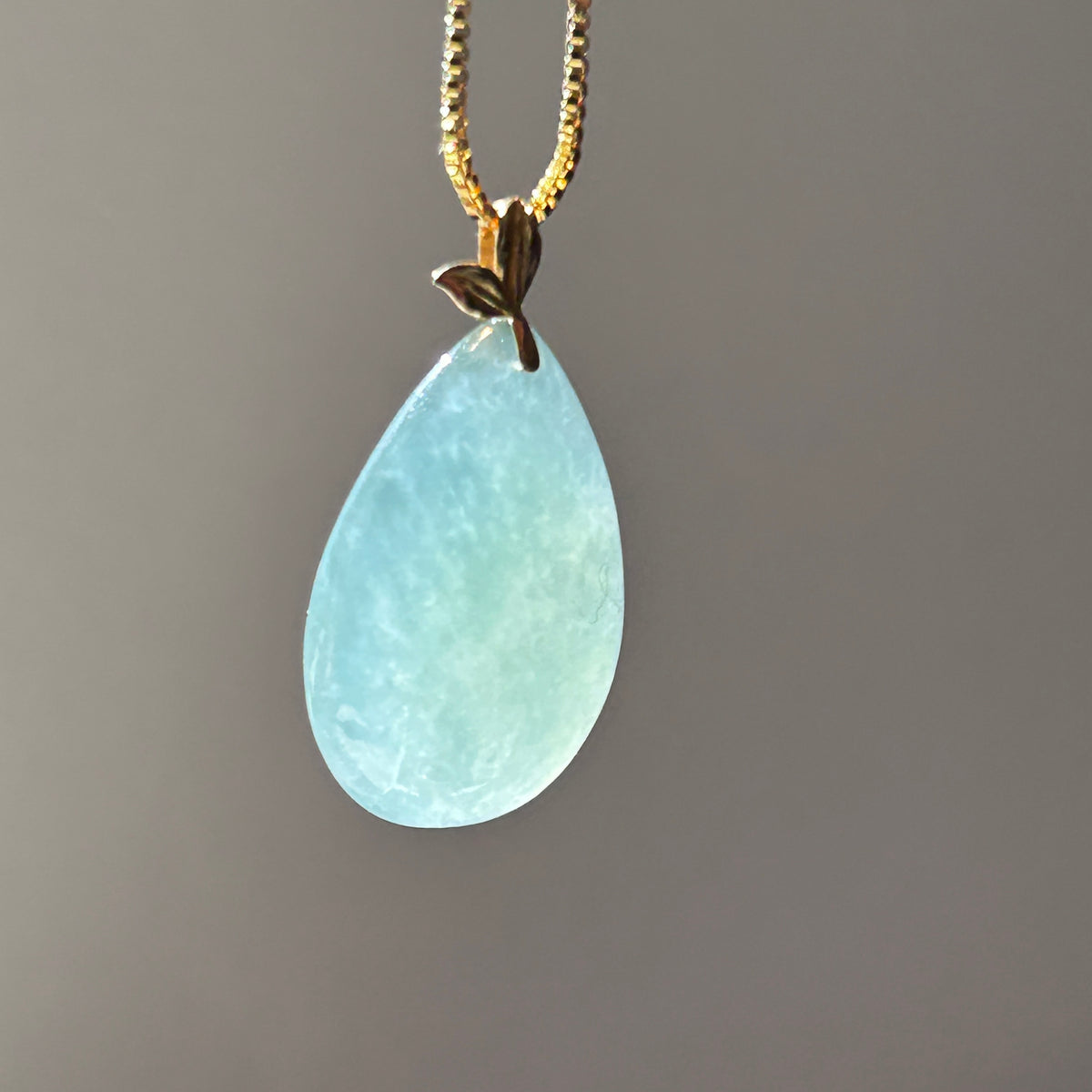 Lake Green Teardrop Pendant, 18k Gold, photo 4 - Luxe Jadeite