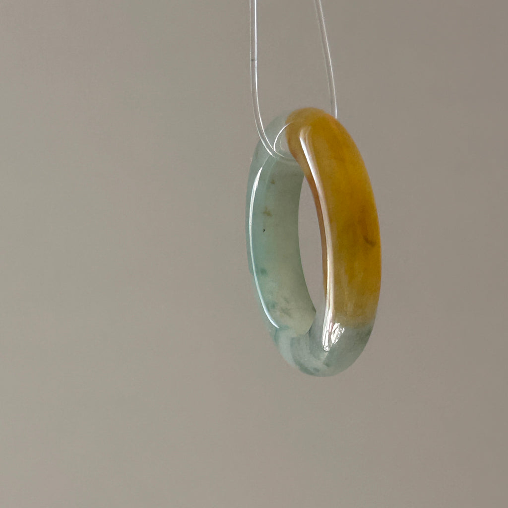 Floating Huang Fei Mountain Lake Ring US 7.5, photo 8 - Luxe Jadeite