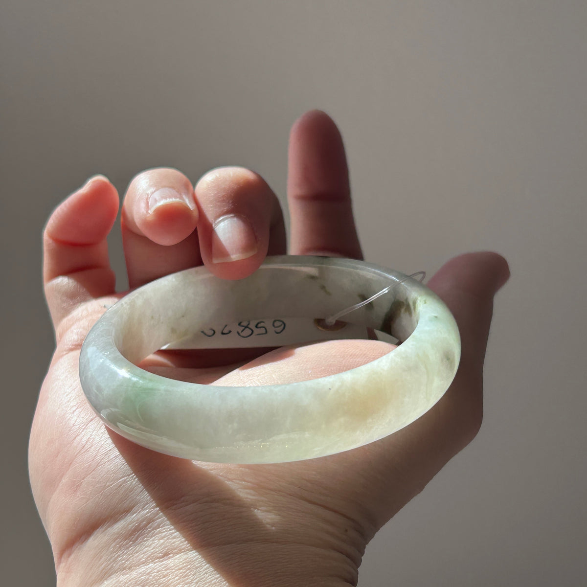 Pale Green with Floating Moss Green Bangle 60.3mm, photo 1 - Luxe Jadeite
