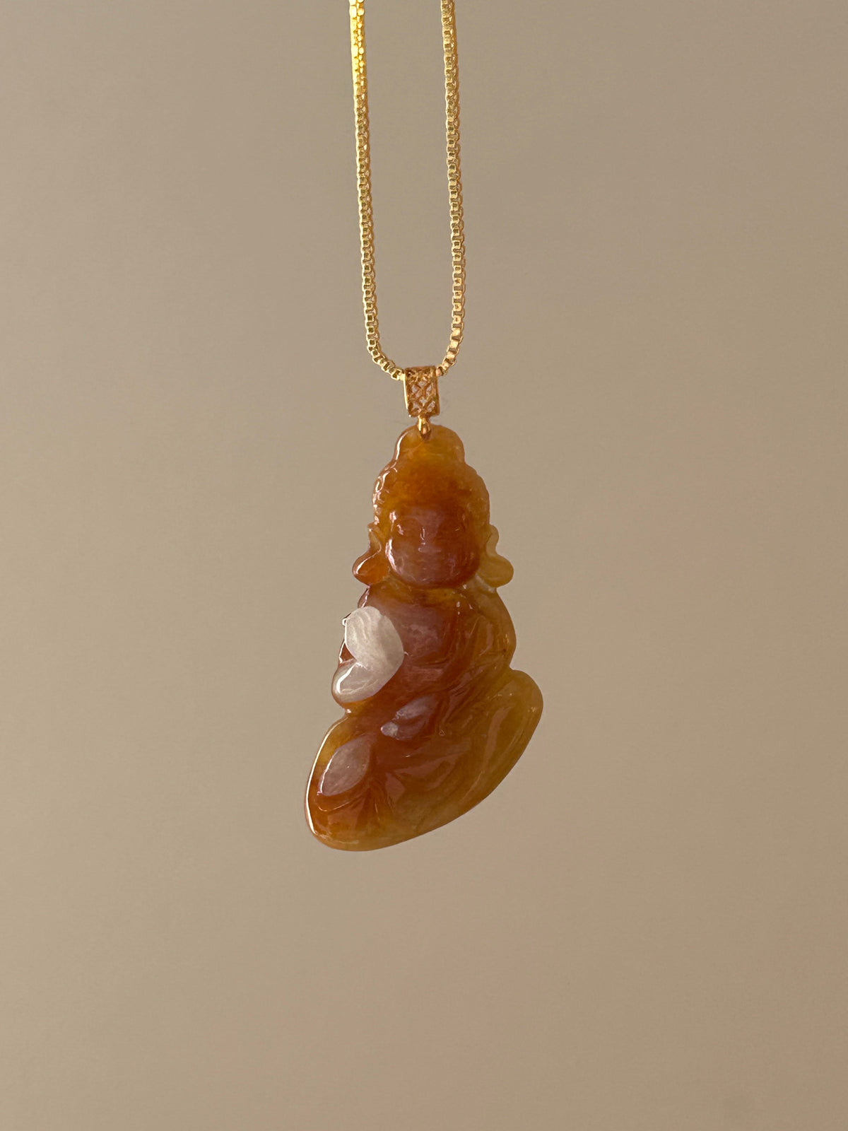 Tri-colour jade Buddha pendant in 18k gold - Luxe Jadeite