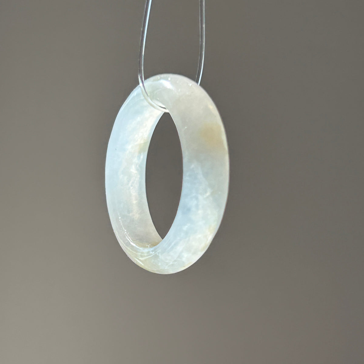White with Floating Huang Fei Ring US 7.5, photo 5 - Luxe Jadeite