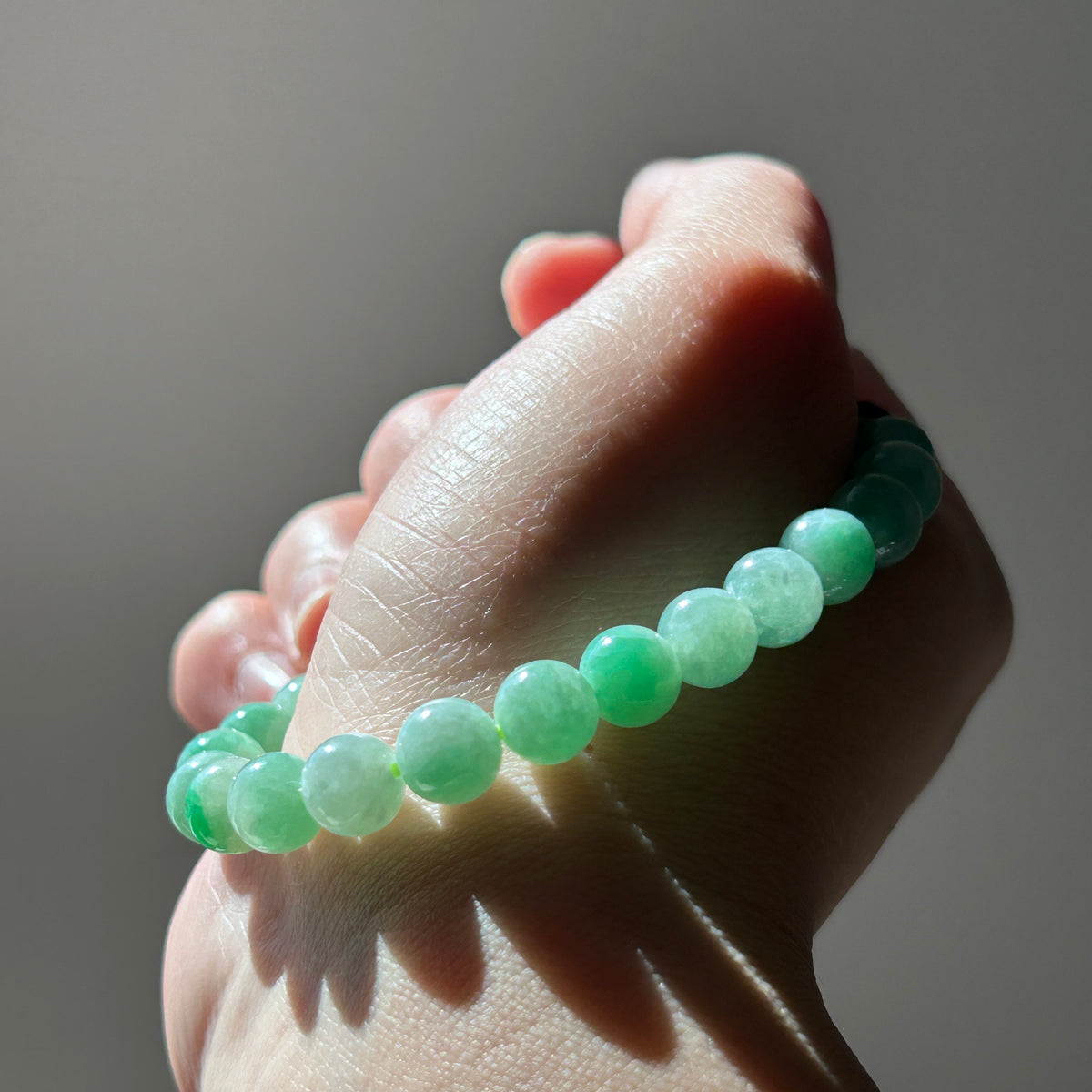 Apple green Burmese jadeite bead bracelet, photo 4 - Luxe Jadeite