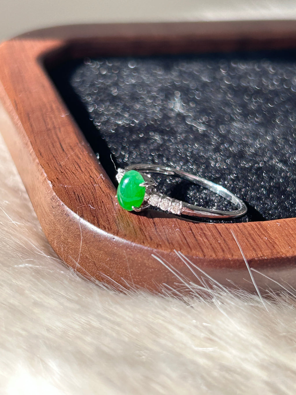 Imperial green jade cabochon ring in 18k white gold with diamonds - Luxe Jadeite