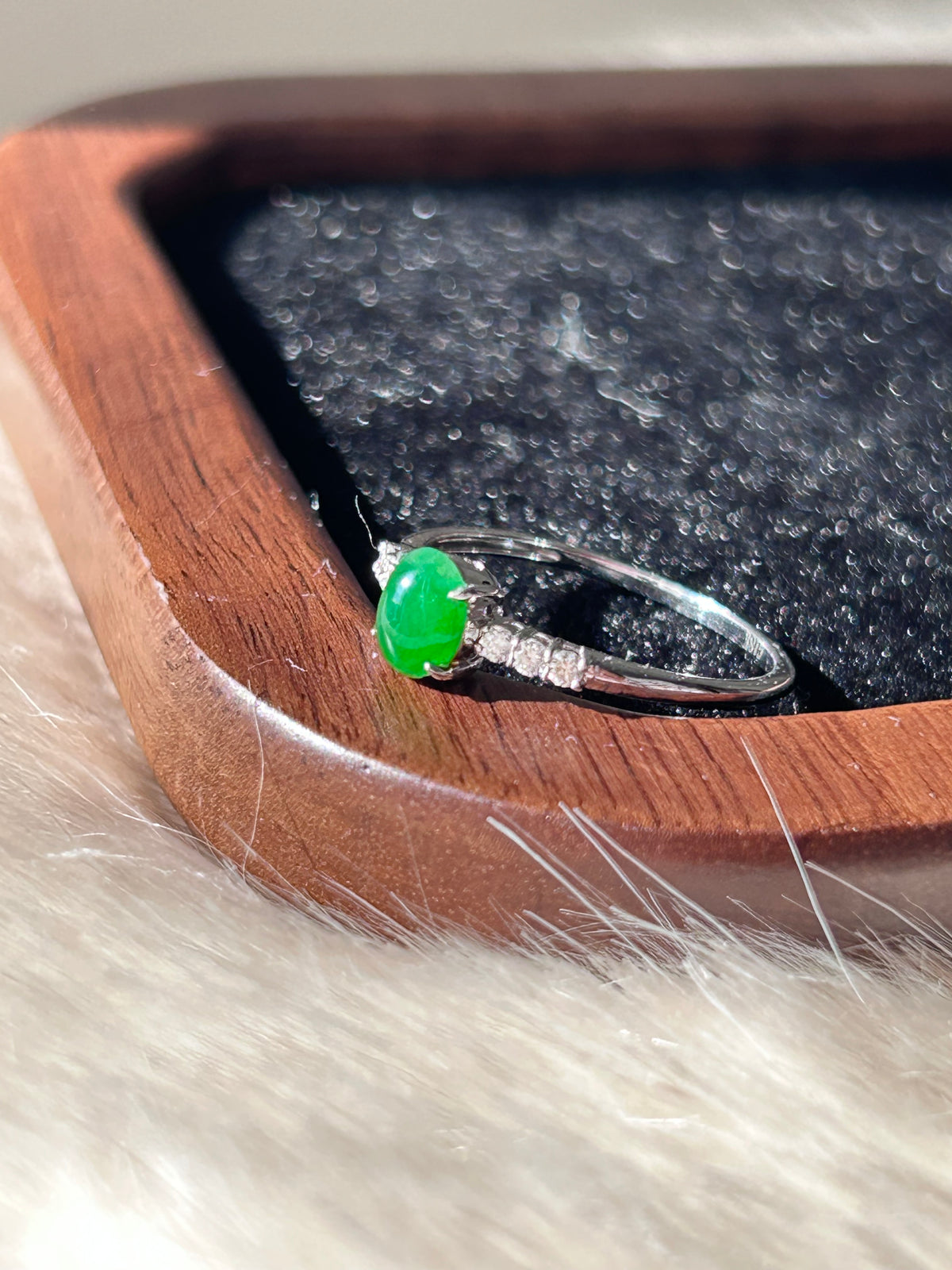 Imperial green jade cabochon ring in 18k white gold with diamonds - Luxe Jadeite