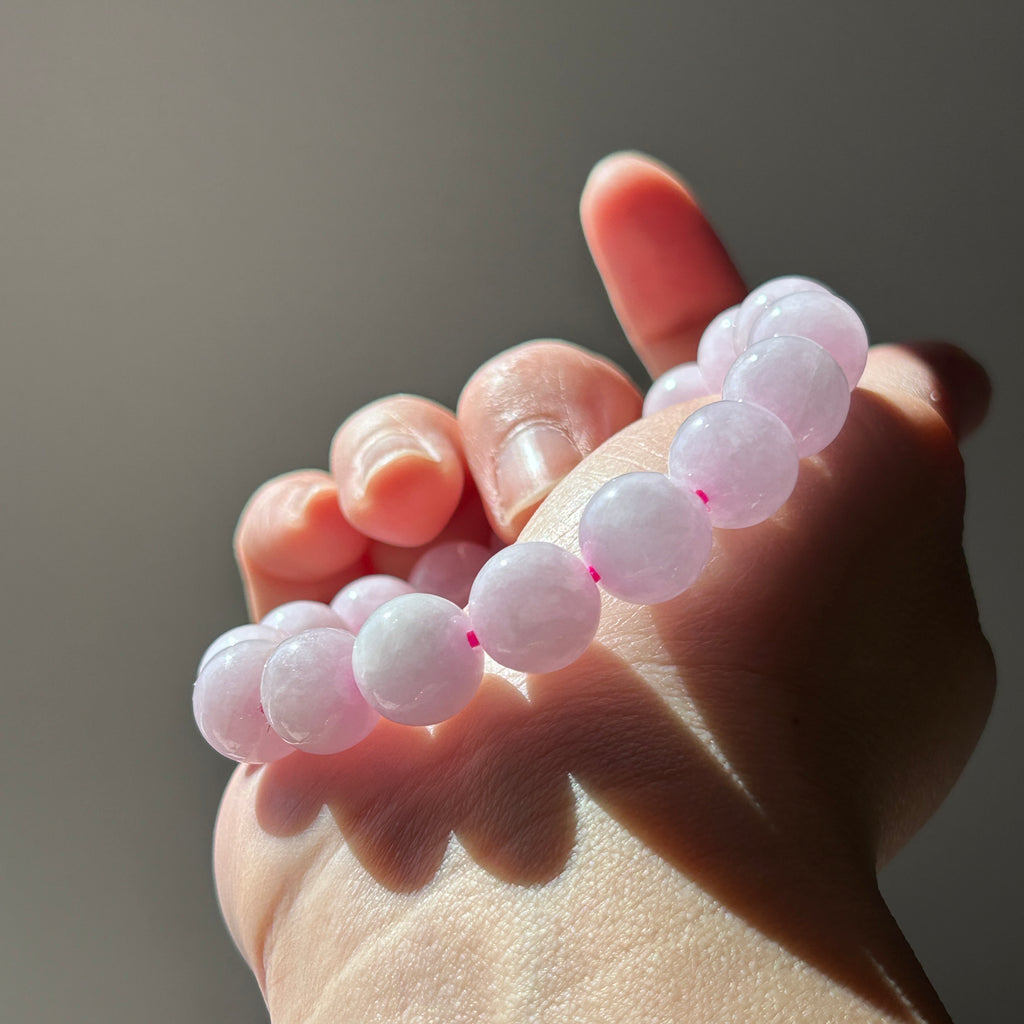 Pinkish white Burmese jadeite bead bracelet, photo 1, photo 3 - Luxe Jadeite