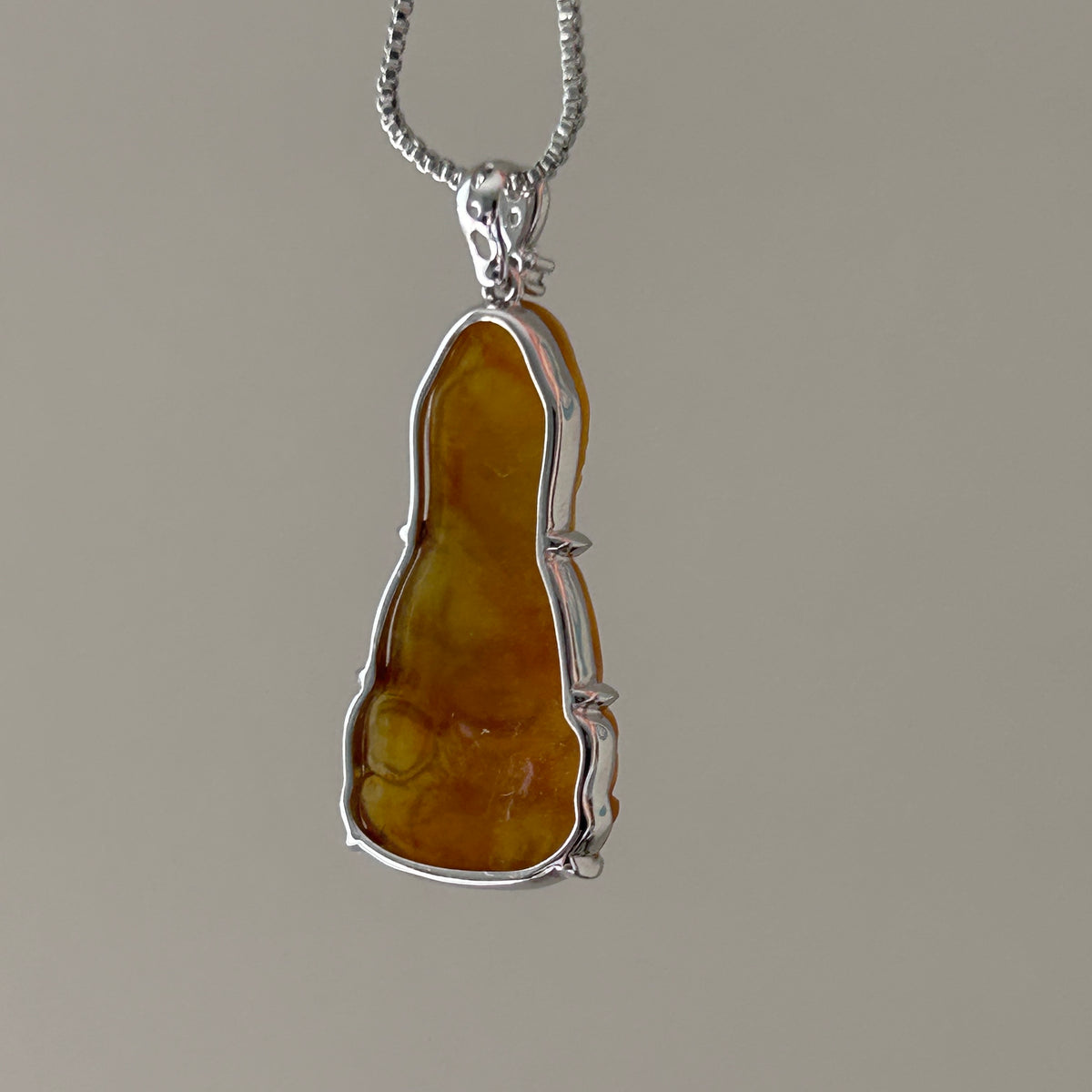 Icy Natural Huang Fei Buddha Pendant, 18k Gold, photo 8 - Luxe Jadeite