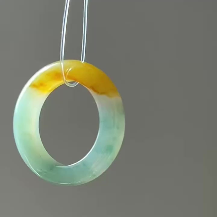 Floating Huang Fei Mountain Lake Ring US 7.5, video 2 - Luxe Jadeite