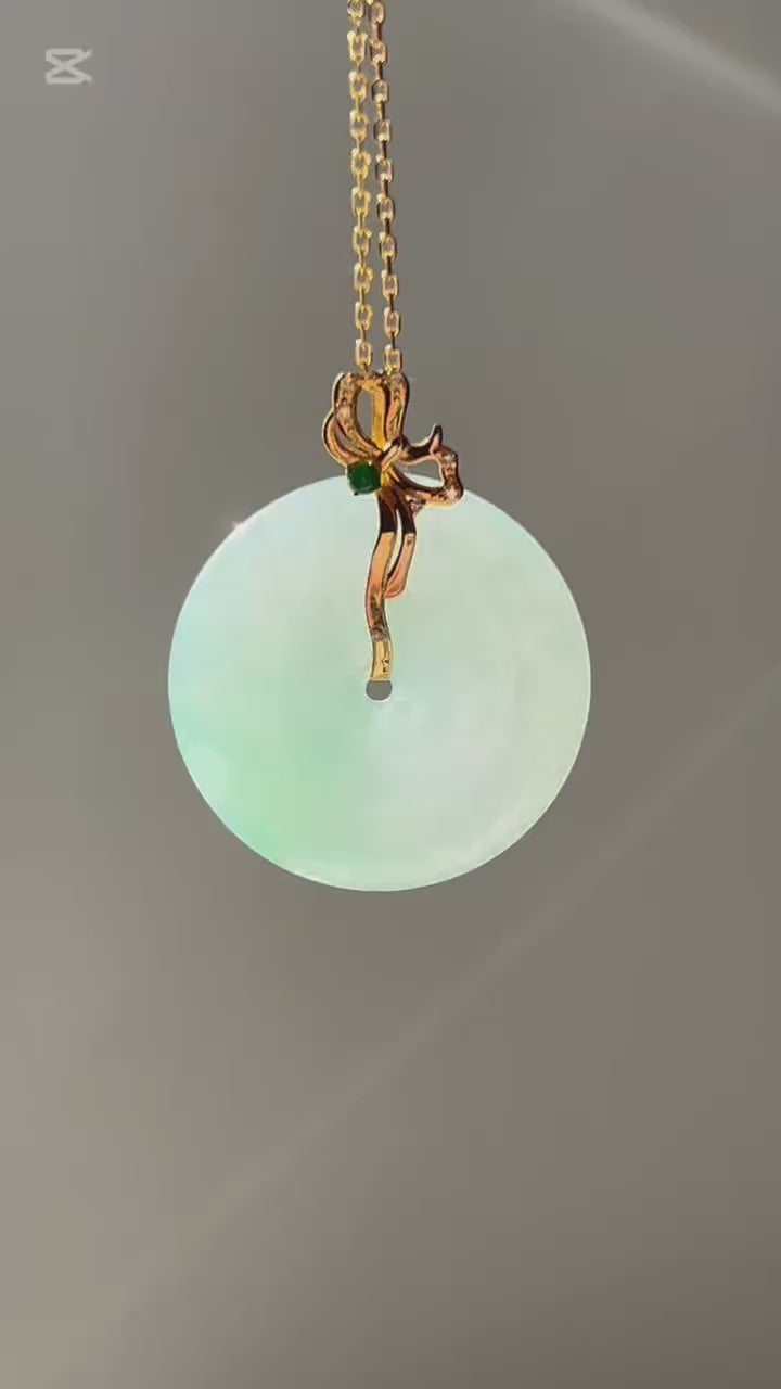 Apple green ping an kou jadeite pendant in 18k gold, video 2 - Luxe Jadeite