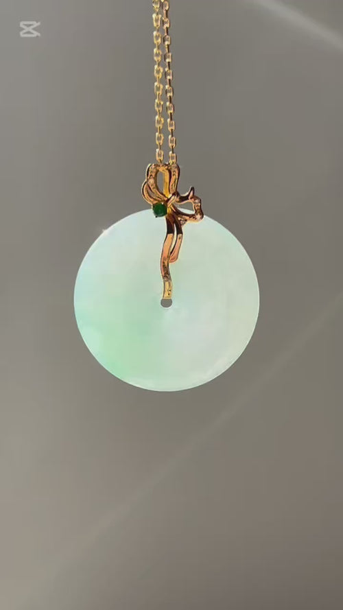 Apple green ping an kou jadeite pendant in 18k gold, video 2 - Luxe Jadeite