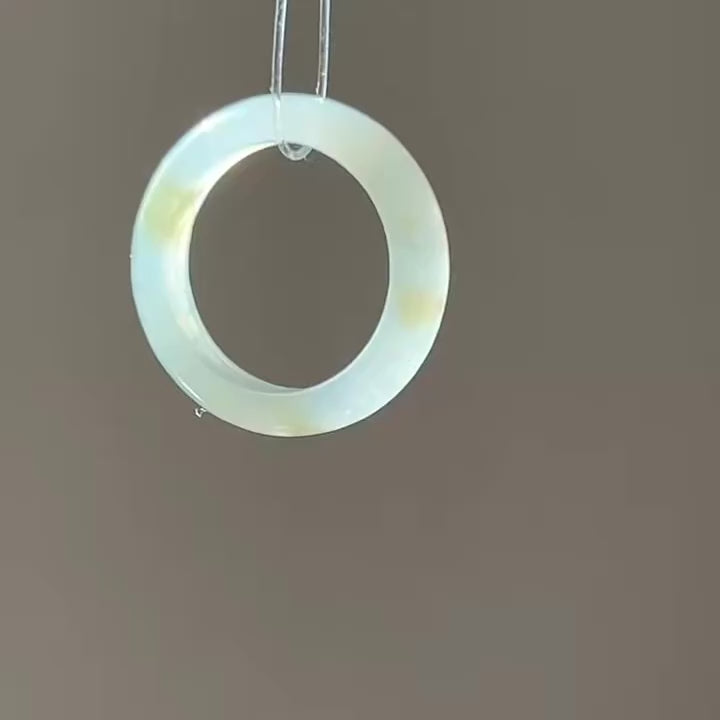 White with Floating Huang Fei Ring US 7.5, video 2 - Luxe Jadeite