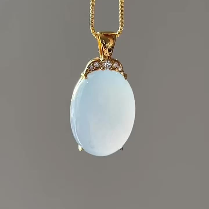 Lavender Egg Pendant, 18k Gold, video 2 - Luxe Jadeite