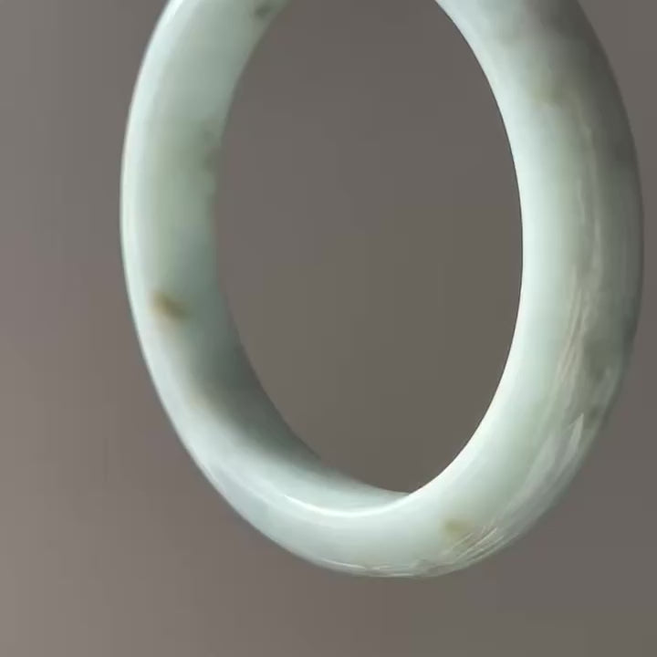 Light Pale Green with Sajin Bangle 59.5mm, video 2 - Luxe Jadeite