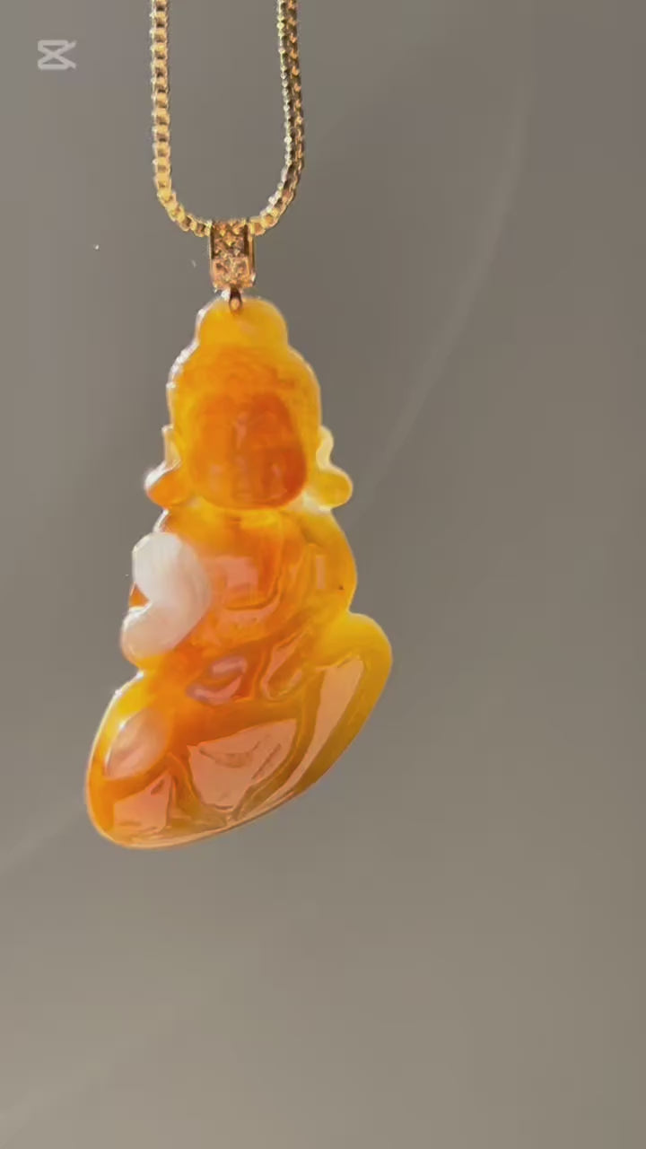 Tri-colour jade Buddha pendant in 18k gold, video 2 - Luxe Jadeite